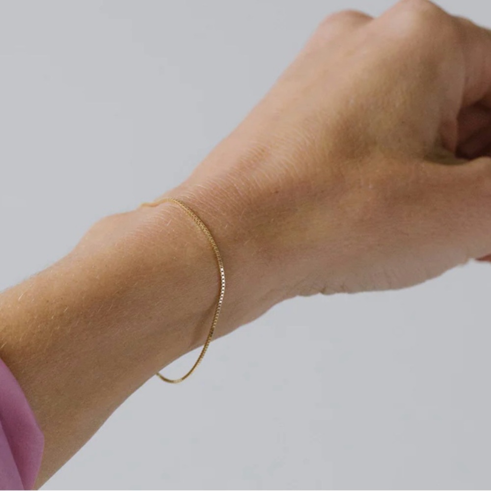 VRAI- Silk Box Bracelet